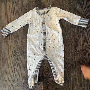 Gap 0-3 Months Footed Pajamas